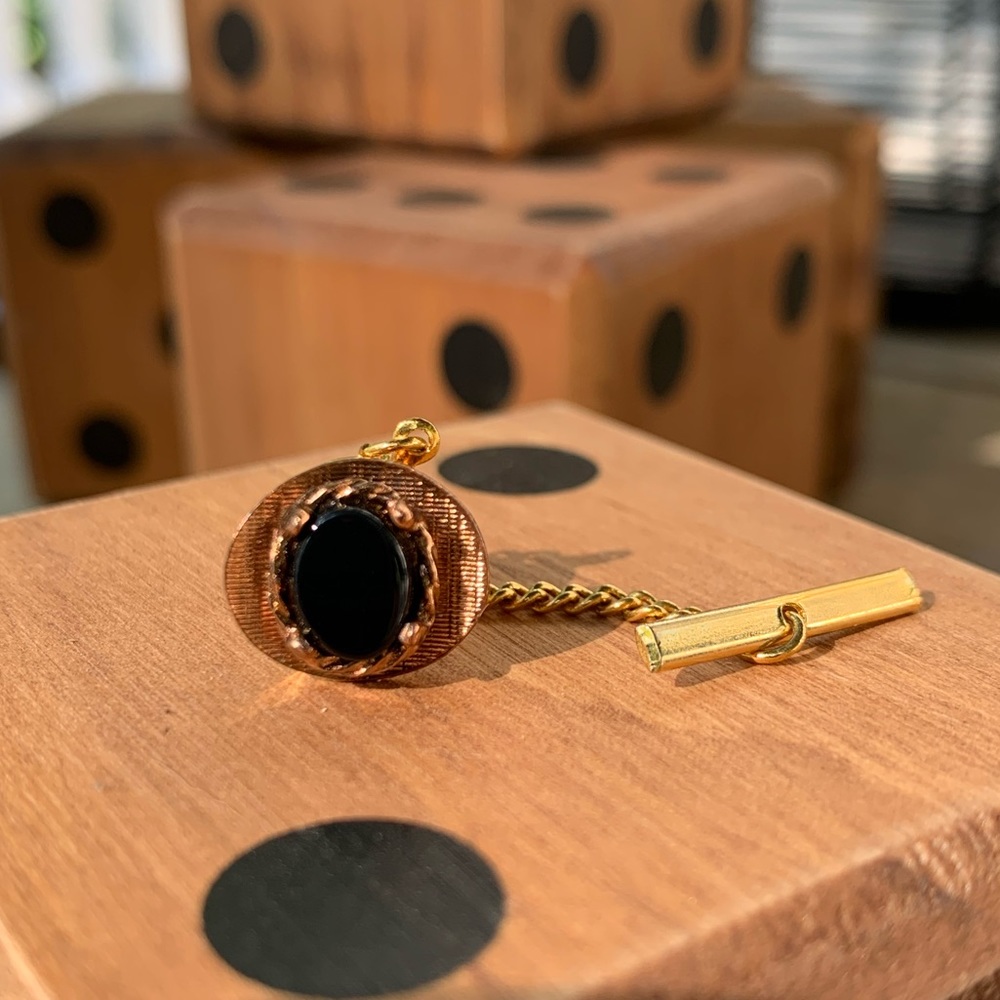 VINTAGE Tie Tack w black stone